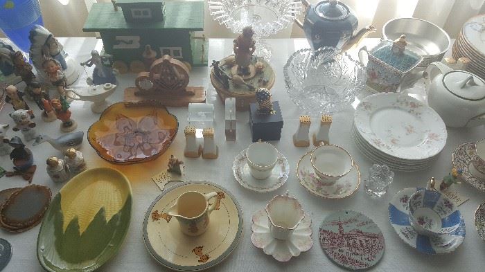 Roseville Set,  Cups and Saucers and more