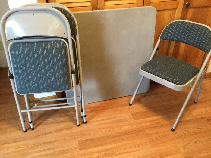 Card Table and Chairs https://www.ctbids.com/#!/description/share/6671
