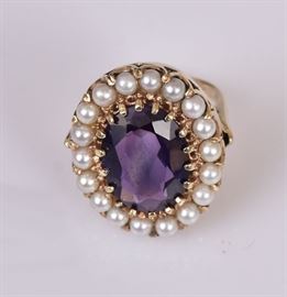 14k Gold Pearl Ring             Bid on-line today through March 21st at www.fairfieldauction.com