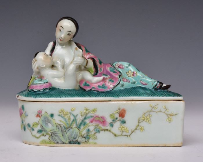 Chinese Famille Verte Box             Bid on-line today through March 21st at www.fairfieldauction.com