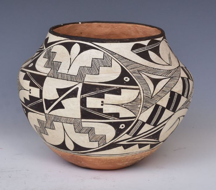 Acoma Pot             Bid on-line today through March 21st at www.fairfieldauction.com