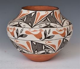 Acoma Pot             Bid on-line today through March 21st at www.fairfieldauction.com
