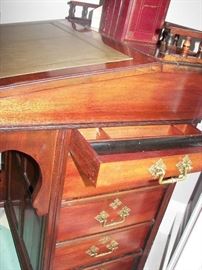 side view of previous picture of desk