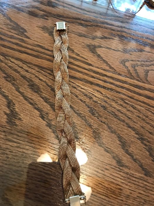 18k 7 1/4 long mesh bracelet 