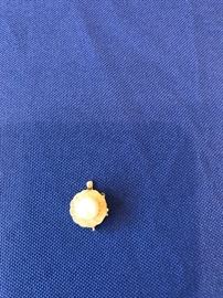 14k and cultured pearl pendant 