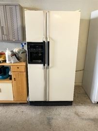 SIDE BY SIDE FRIDGE