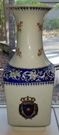 "Chateau De Versailles" porcelain Chinese vase flowers & coat of Arm Mid 20th Century