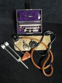 037 Vintage medical instruments