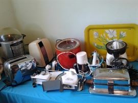 Juicerator
Duncan Hines Aluminum pot and Lid
General Electric Knife , working
Pyrex glassware some milk
Baking molds, some Nordic
Vintage Osterizer Blender , working
Sets of flour sugar coffee cannisters
Electric Orange Crock pot
Early Presto Roaster
Popeil Sald Spinner