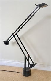 Tizio Desk Lamp
Designed by Richard Sapper for Artemide