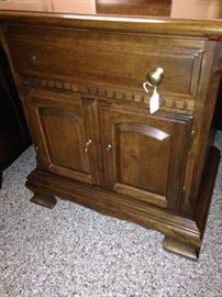 Server with slide-to-the-sides top