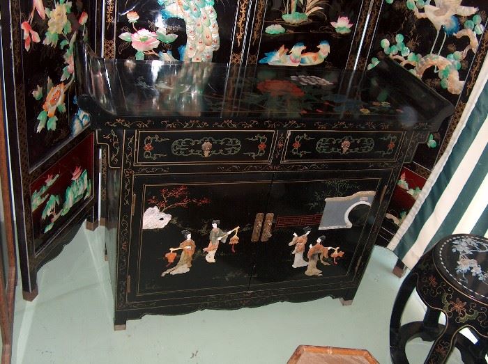 altar chest in front of 4-panel screen