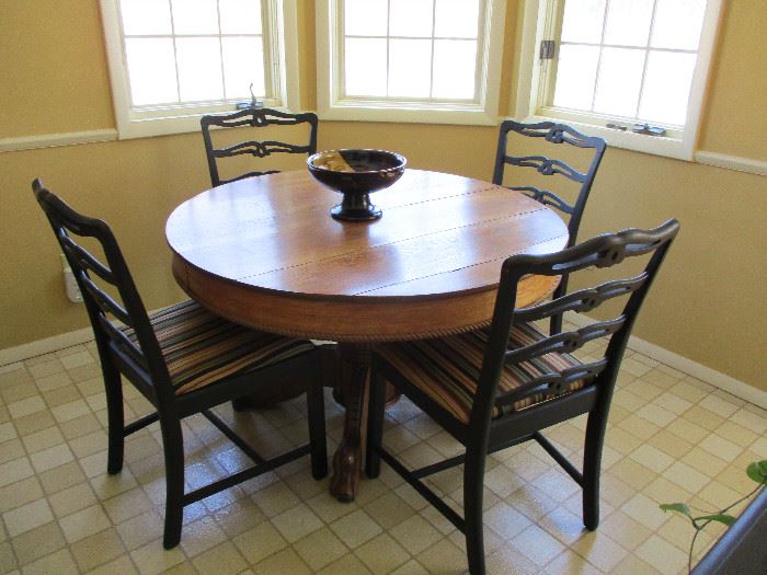 Round oak table & 4 chairs