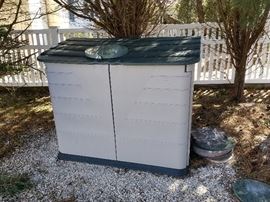 Outdoor storage unit