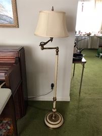 Floor lamp with swivel arm