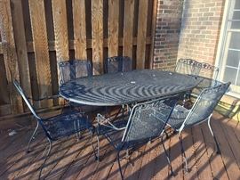 Outdoor patio set. Table and 6 chairs.
