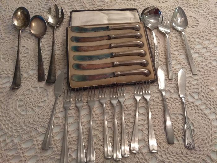  Silver Plated Butter Knife Set  http://www.ctonlineauctions.com/detail.asp?id=696081