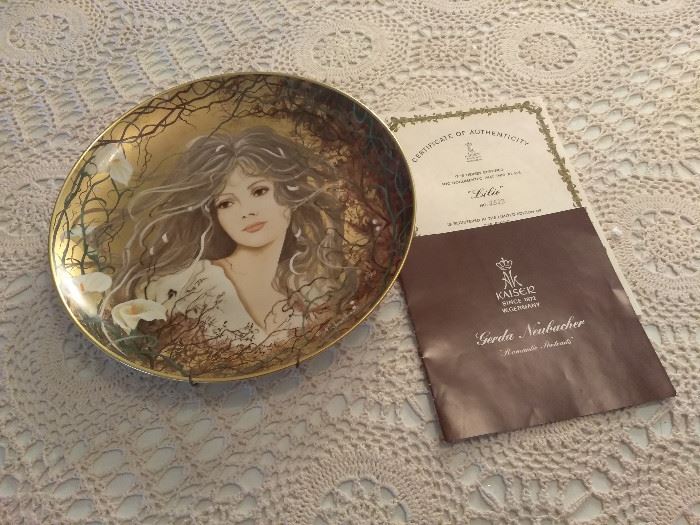  Lilie Collector Plate with paper work  http://www.ctonlineauctions.com/detail.asp?id=696083
