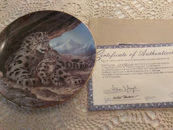 Snow Leopard Collector Plate  http://www.ctonlineauctions.com/detail.asp?id=696084