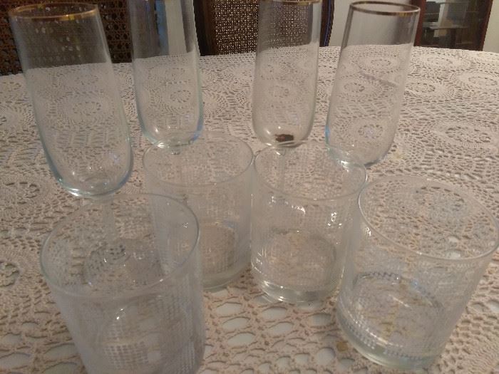 8 Glasses, 4 regular and 4 champagnes  http://www.ctonlineauctions.com/detail.asp?id=696771