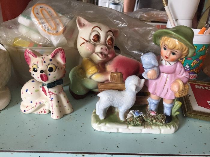 LOTS OF VINTAGE COLLECTABLES