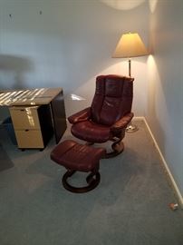 Ekornes Stressless wine leather chair & ottoman ==>$ 400