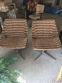 Excellent pair of Dauphin chairs