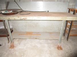 Metal work bench