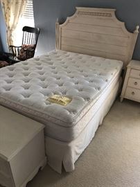 Ethan Allen White Queen Bedroom Set