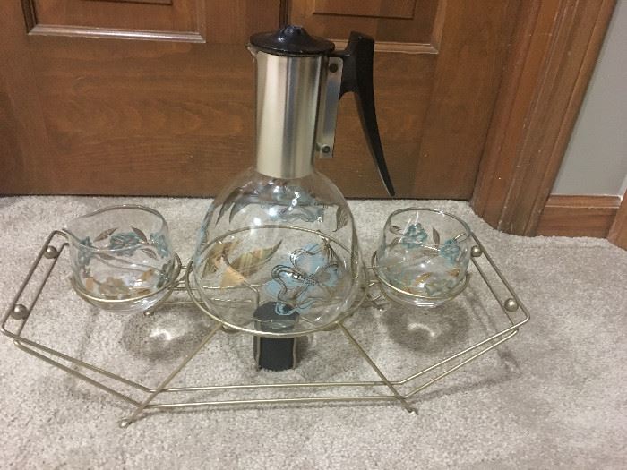 This vintage coffee service comes would add a sleek style to your kitchen or dining room
