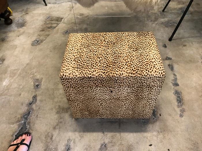 Leopard box