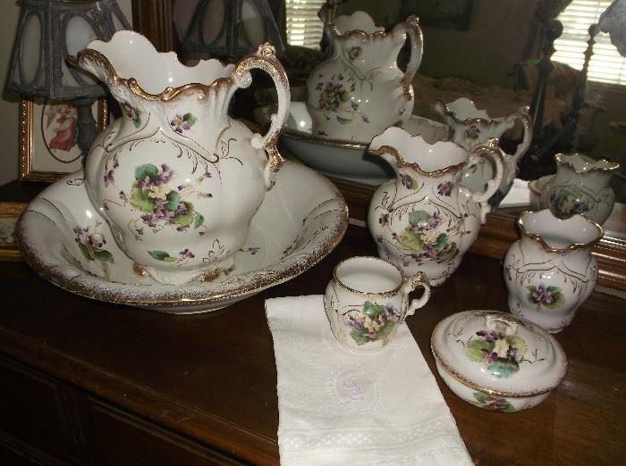 Handapinted wash bowl set w/violets