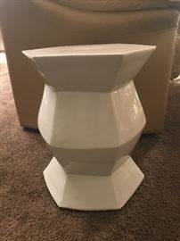 Large and heavy Mod porcelain pedestal