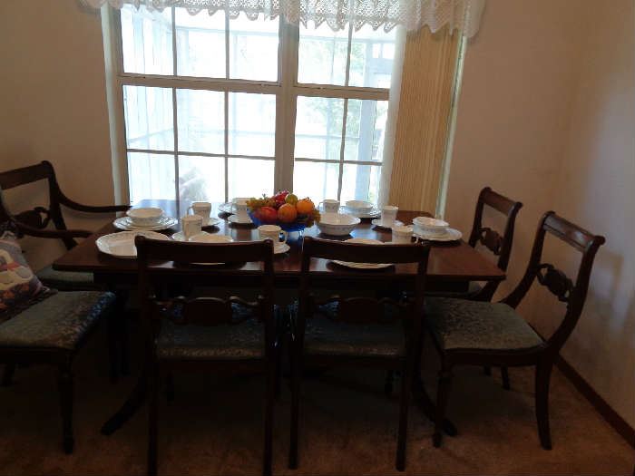 DUNCAN PHYFFE TABLE AND 6 CHAIRS