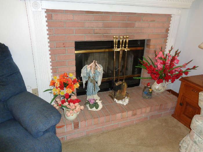 FIREPLACE TOOLS, FLOWER ARRANGEMENTS