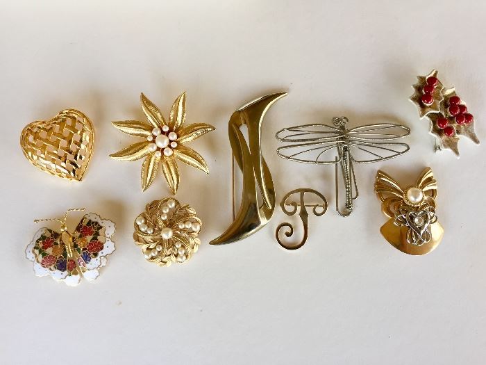 Fashion vintage pins