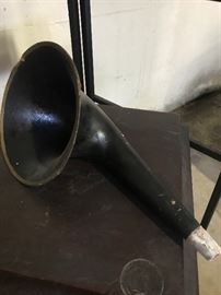 Victrola horn