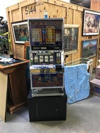 One working slot machine avail
