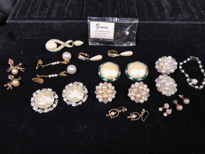 064 Assorted Jewelry