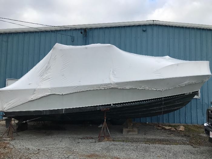 1986 Black Fin Sportfish Boat.  Has two 454 inboard engines.  In running condition, needs some minor maintenance, will be priced to sell.  27 Feet
