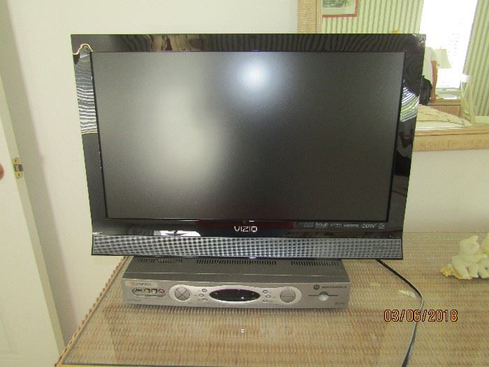 18" TV OR MONITOR