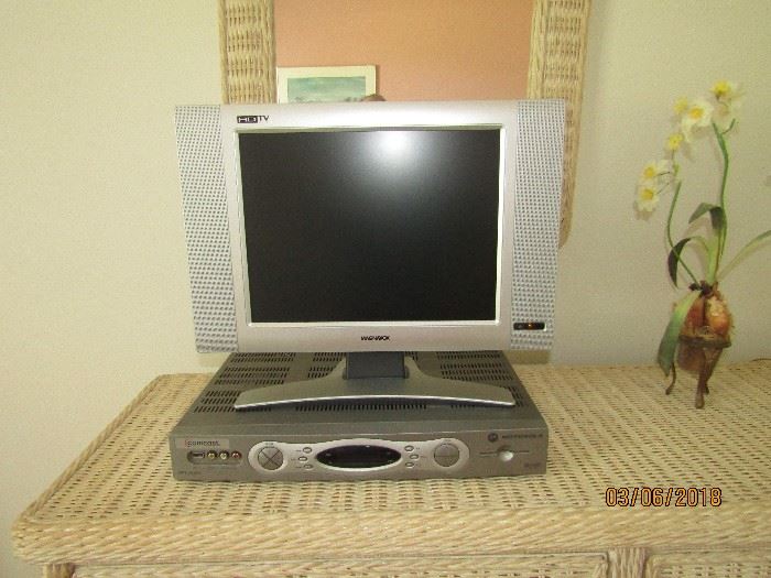 15" MONITOR OR TV