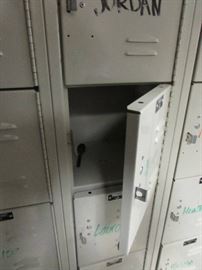 Howell Locker - 18 Compartment