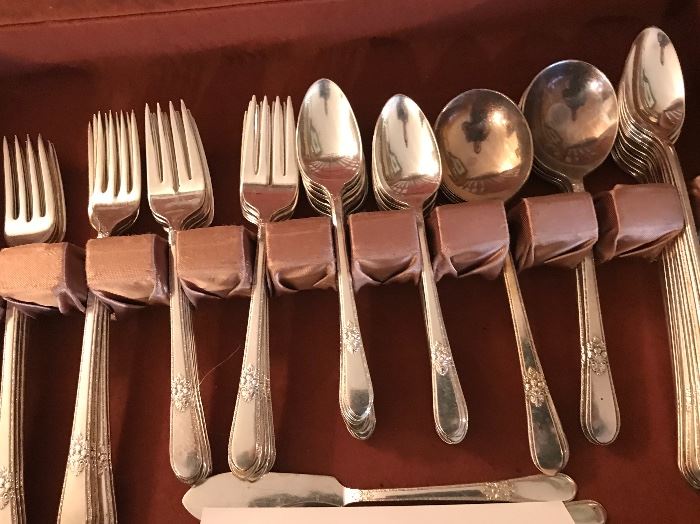 Vintage 1847 Rogers Brothers "ADORATION" Flatware Set With Chest