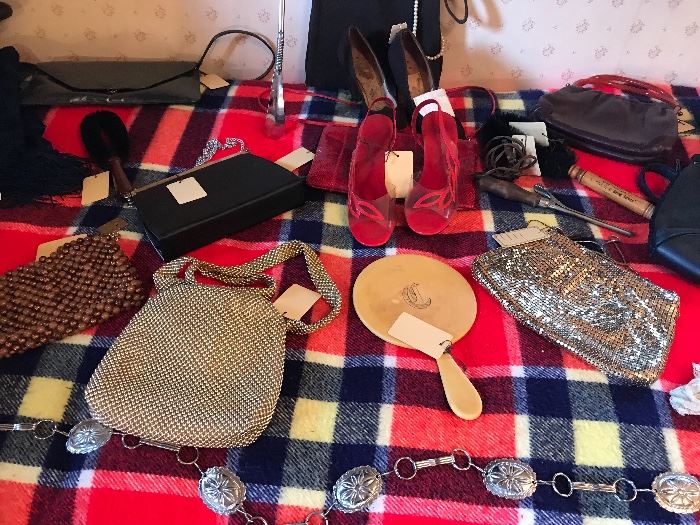 Assorted Vintage Purses And Clutches 