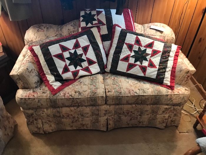 Broyhill Floral Love Seats ~ Two Available ~ Red, White And Blue Quilt With Shams