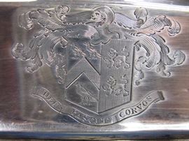 Entree Dish Crest Translation 'God Feeds the Ravens'. Thought to be of Welsh origin. Perhaps for the Corbett family.