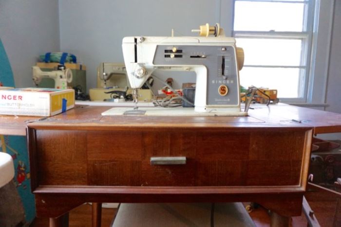 Singer Touch  & Sew Sewing Table - Model 600E