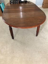 Double drop leaf table with 2 leaves