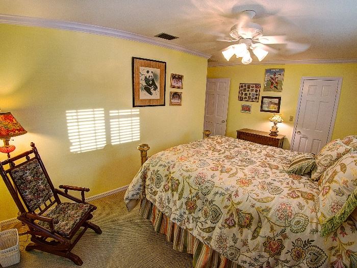 Guest room yellow